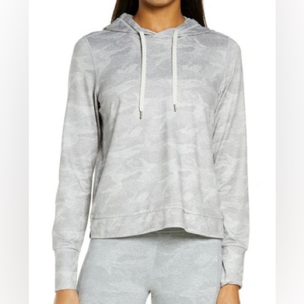 Like New: Vuori Halo Essential Hoodie Pale Heather Camo Women's Extra Large